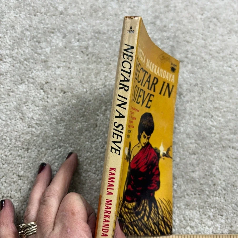 Nectar in a Sieve Kamala Markandaya 1961 Second Printing SIGNET BOOK India Novel
